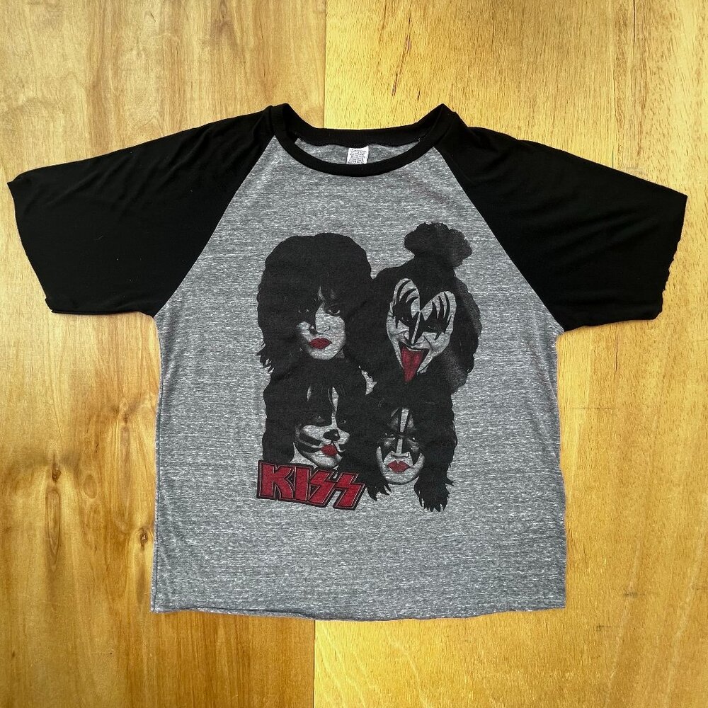 KISS 2019 END OF THE ROAD TOUR SHORT SLEEVE SHIRT sz M Cutoff Sleeves Gray Black